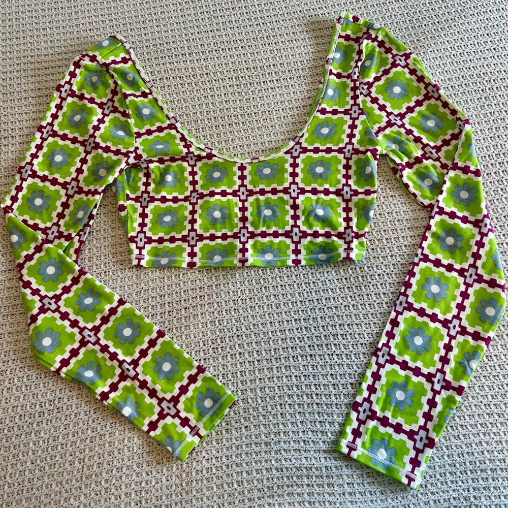 Pacsun Patterned Cropped Long Sleeve Top